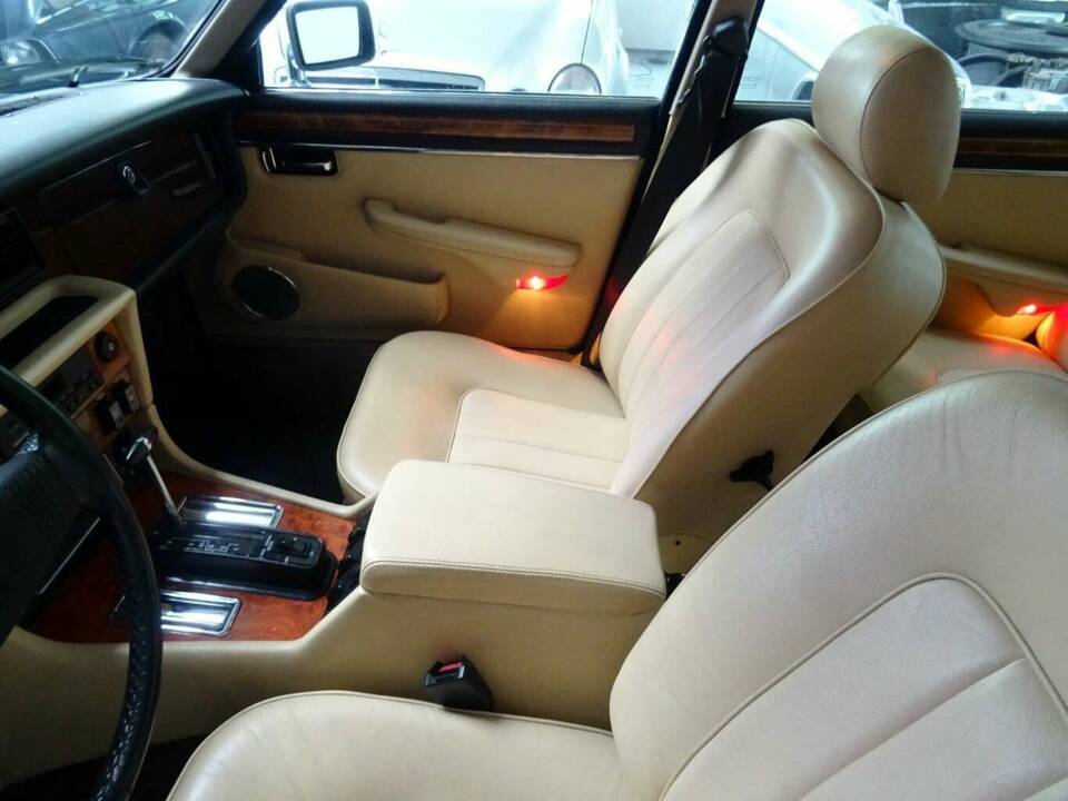 Bild 7/20 von Daimler Double Six (1988)