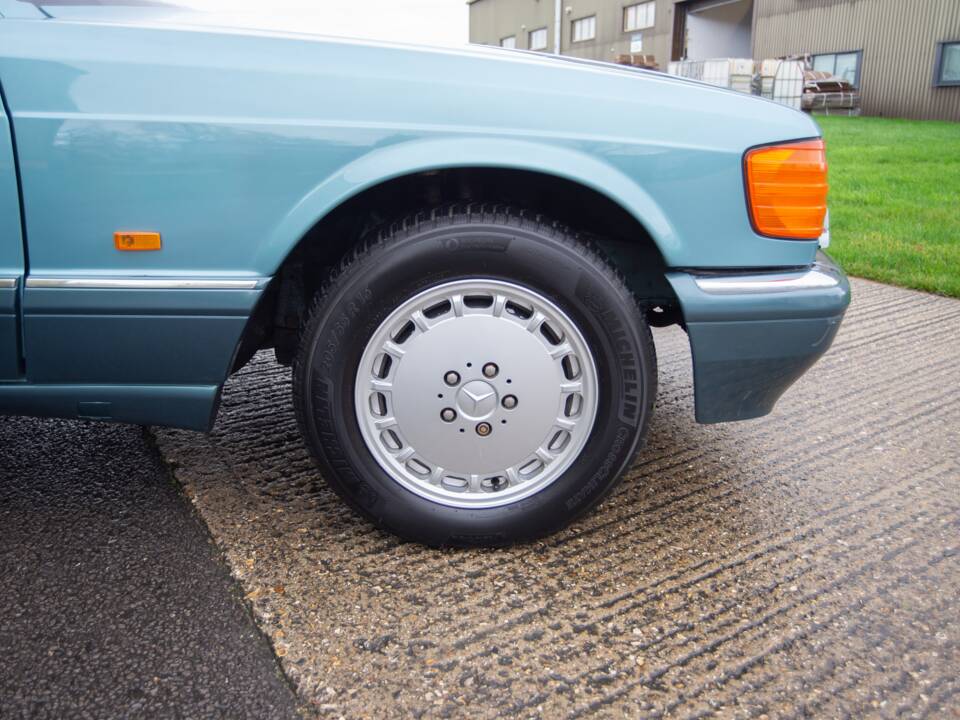 Image 26/31 de Mercedes-Benz 420 SEC (1990)