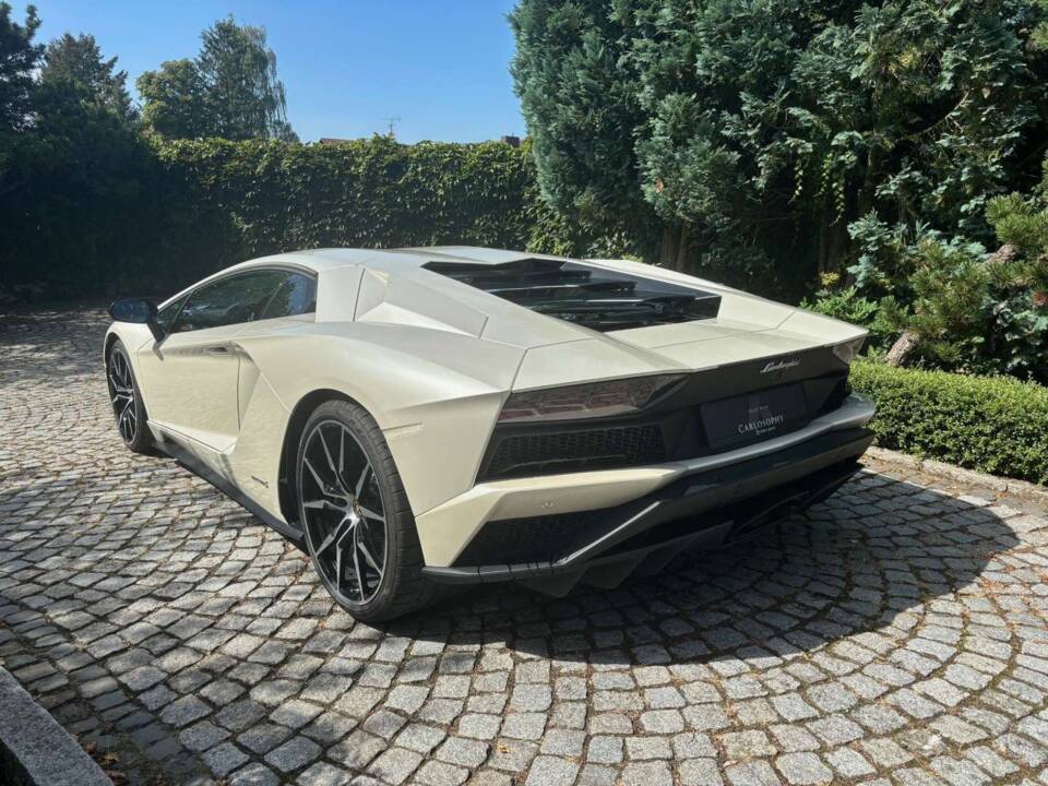 Immagine 8/13 di Lamborghini Aventador S (2017)