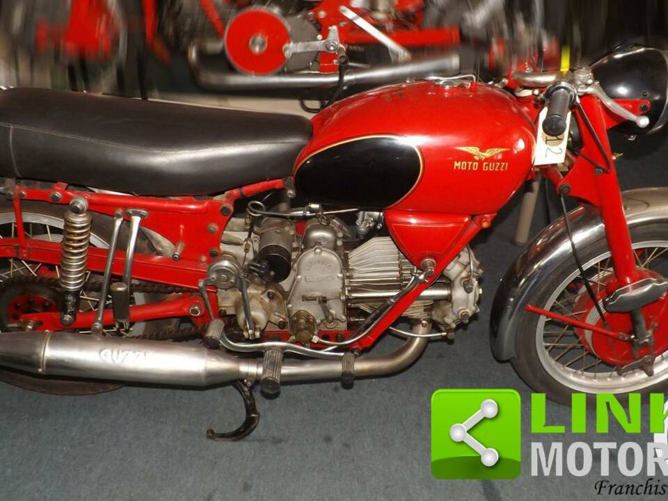 Immagine 2/10 di Moto Guzzi DUMMY (1973)