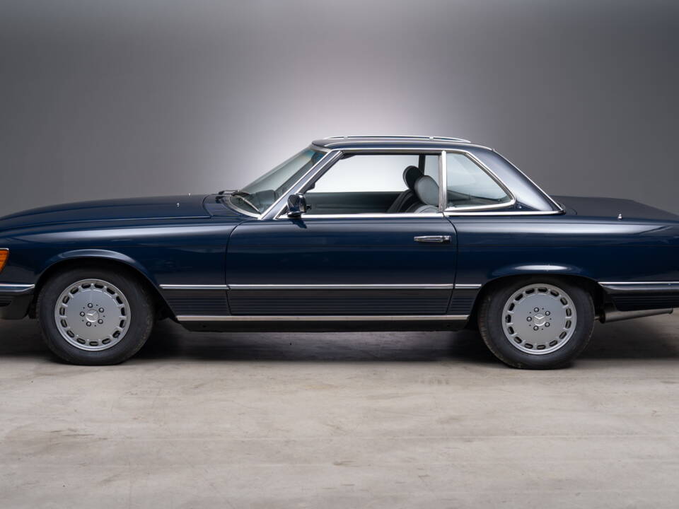Image 3/24 of Mercedes-Benz 500 SL (1983)