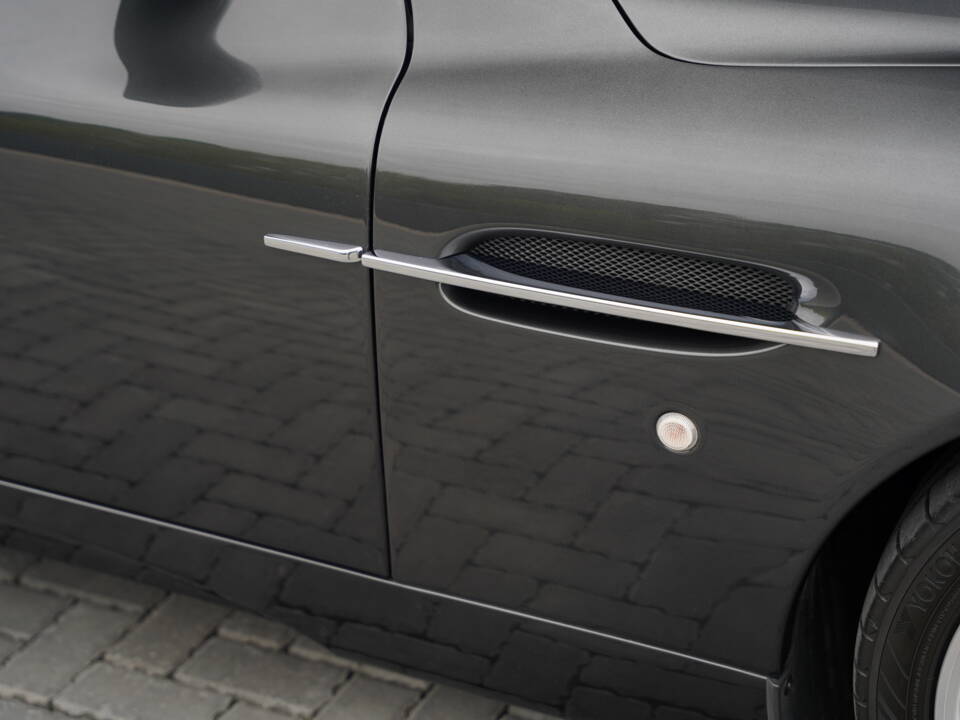 Image 37/50 of Aston Martin V12 Vanquish S (2007)