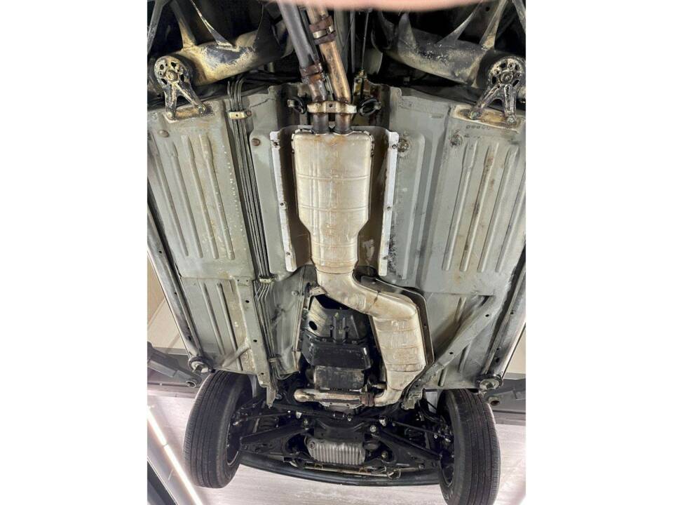 Image 31/36 of Mercedes-Benz 560 SL (1988)