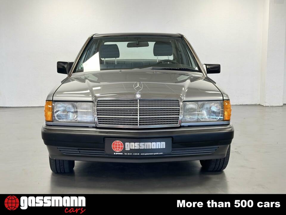 Immagine 2/15 di Mercedes-Benz 190 E 2.0 (1990)