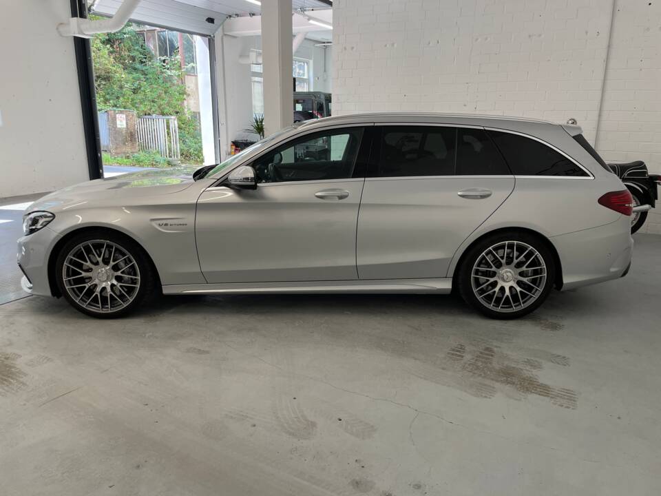 Obraz 5/36 pojazdu Mercedes-Benz C 63 AMG T (2020)