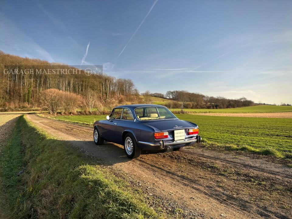 Afbeelding 13/99 van Alfa Romeo 2000 GT Veloce (1973)