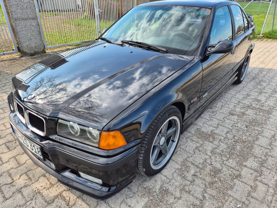 Image 1/49 of BMW 318is "Class II" (1994)