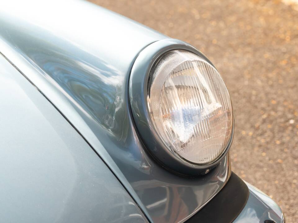 Image 31/47 of Porsche 911 Carrera 3.2 (1984)