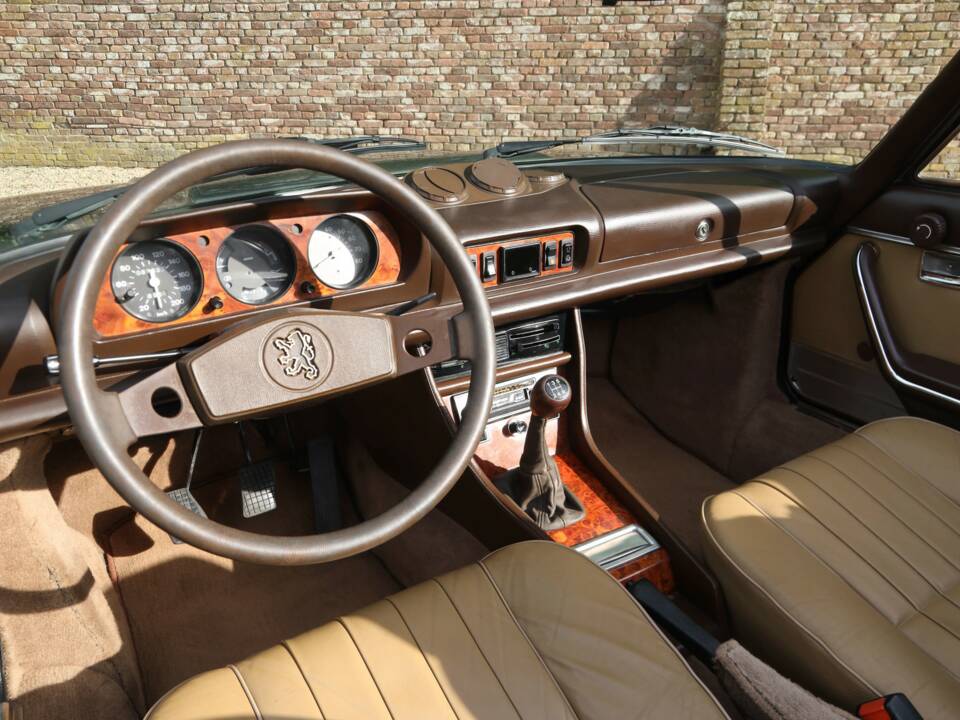 Image 3/50 of Peugeot 504 Convertible (1981)