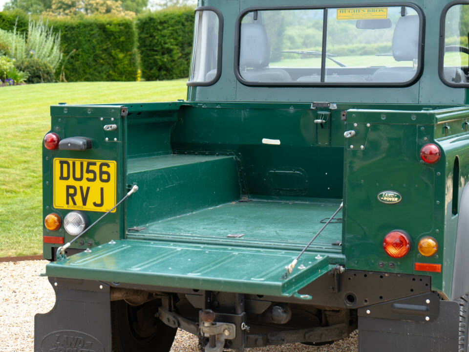 Bild 46/50 von Land Rover Defender 90 Td5 (2006)