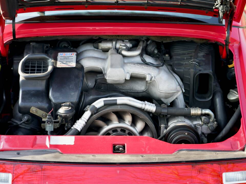 Image 33/46 of Porsche 911 Carrera (1997)