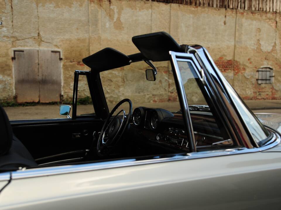 Bild 2/25 von Mercedes-Benz 280 SE (1968)