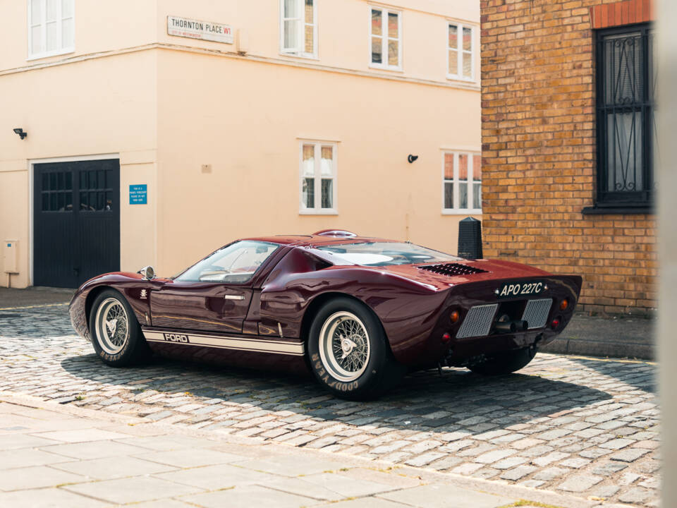 Image 3/32 of Ford GT40 (1965)