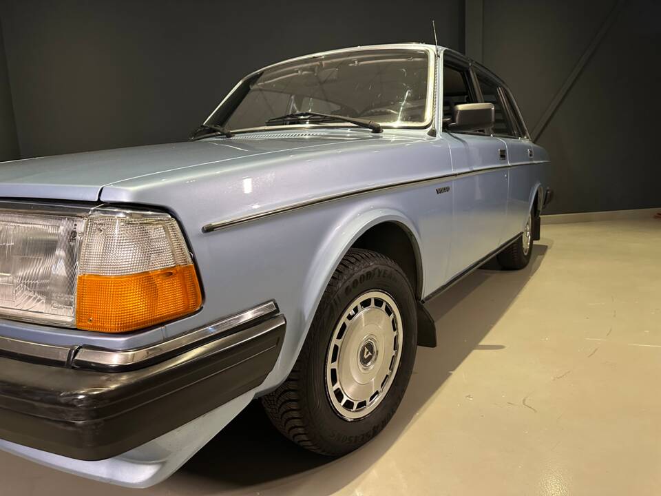 Image 12/63 of Volvo 244 (1981)