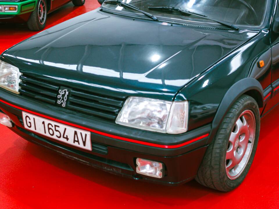 Image 12/33 of Peugeot 205 GTi 1.9 (1993)