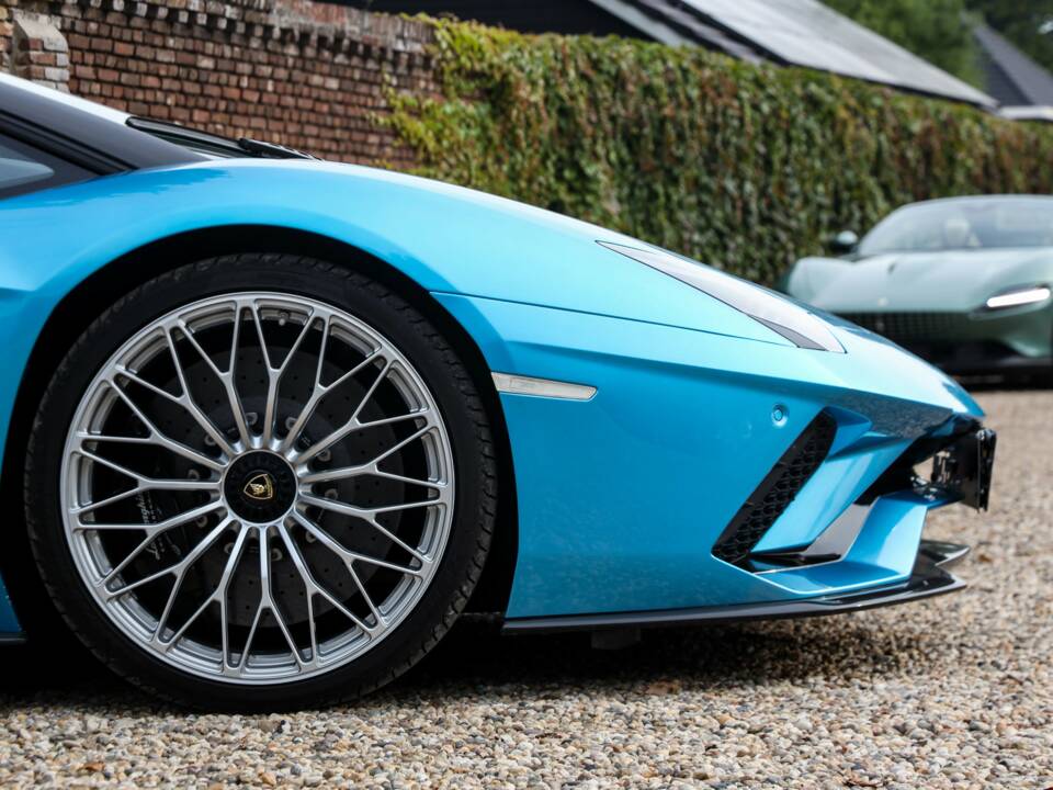 Image 35/50 of Lamborghini Aventador S (2018)