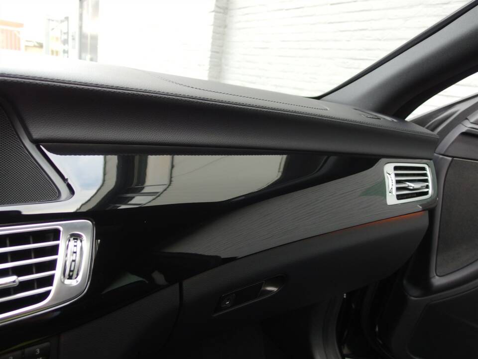 Image 45/97 of Mercedes-Benz CLS 63 AMG S 4MATIC (2013)