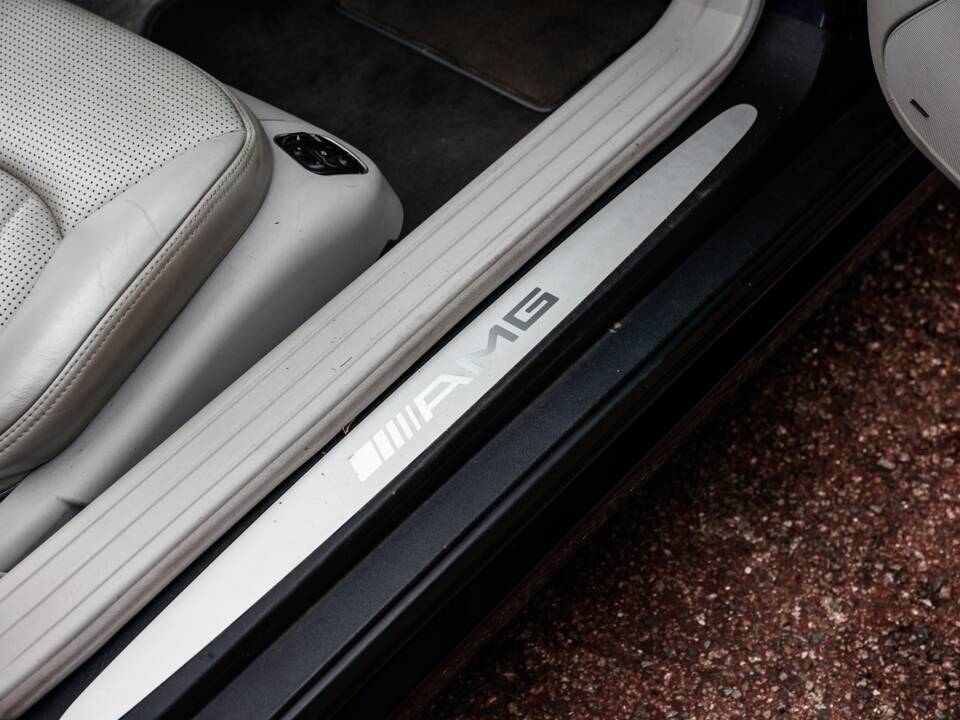Image 32/41 of Mercedes-Benz SL 55 AMG (2003)