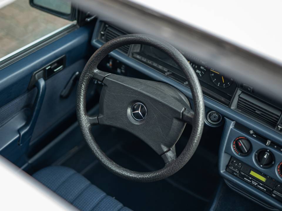 Afbeelding 28/49 van Mercedes-Benz 190 D 2.5 (1986)