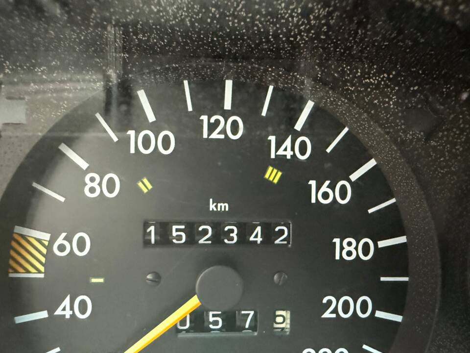 Image 15/21 of Mercedes-Benz 190 E 2.5-16 (1993)