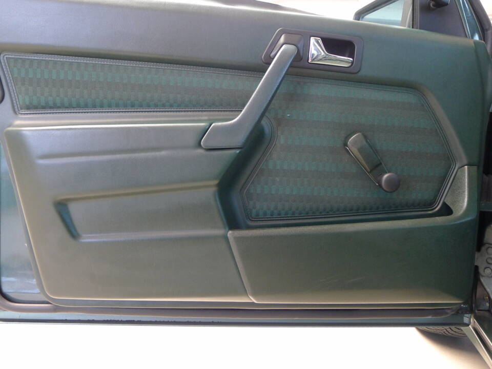 Bild 31/37 von Mercedes-Benz 190 E (1989)