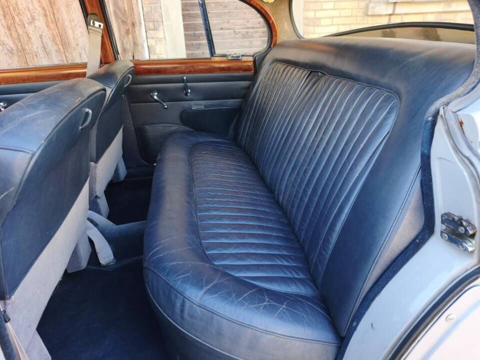 Image 8/27 of Jaguar Mk II 2.4 (1967)
