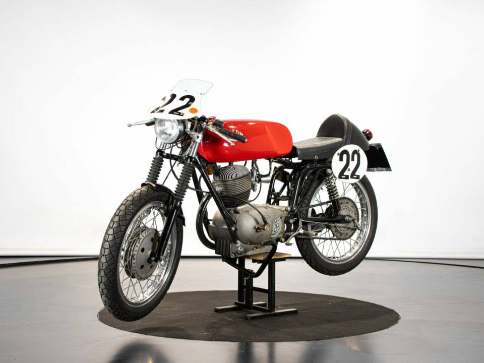 Immagine 6/50 di Gilera 175 Sport (1956)