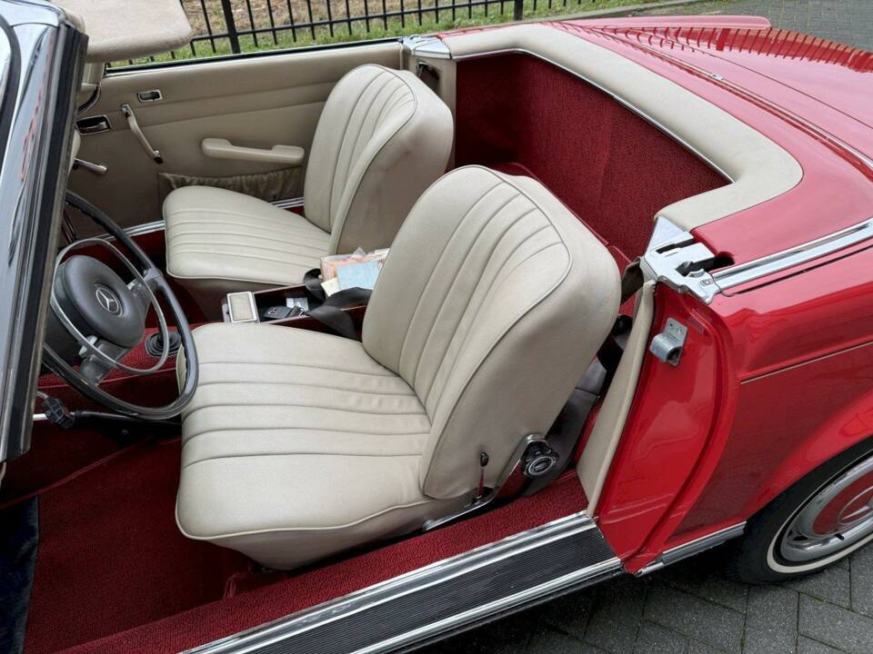 Image 19/36 de Mercedes-Benz 280 SL (1968)