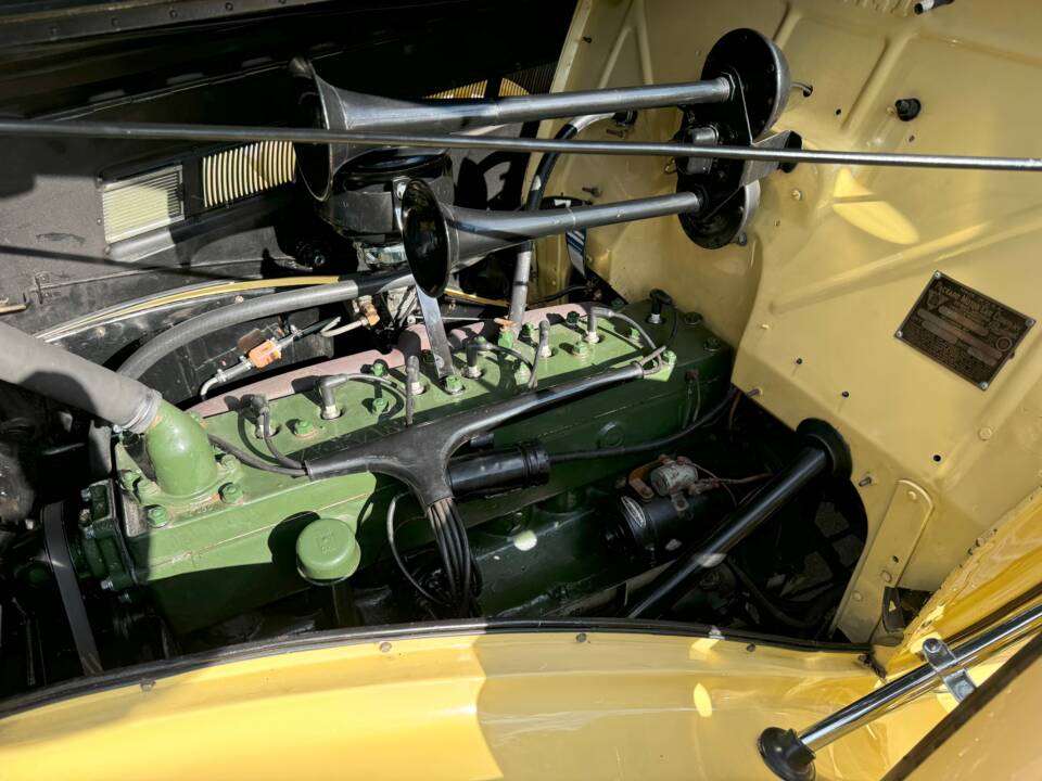 Image 32/75 of Packard One-Twenty (1936)