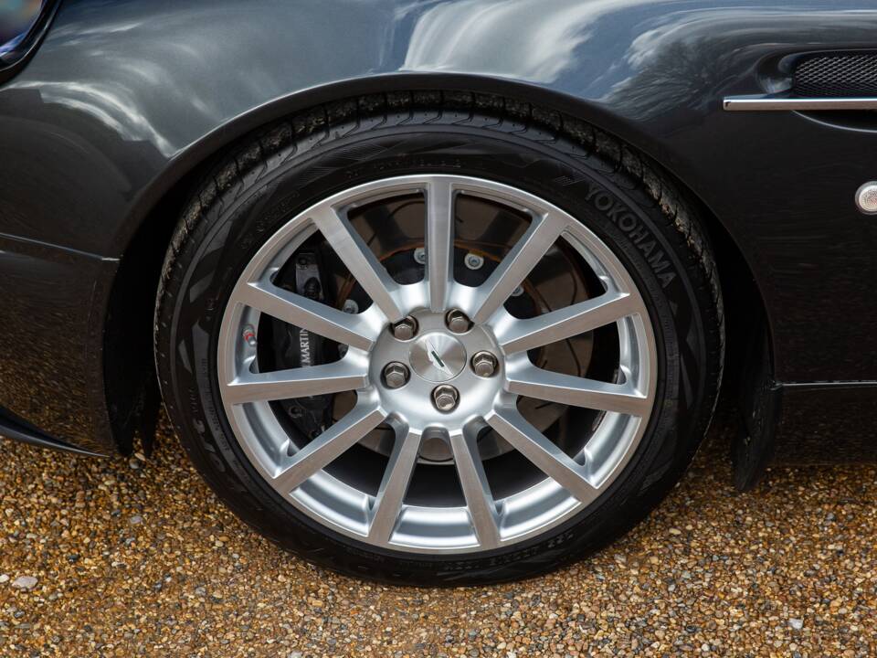 Image 26/92 of Aston Martin V12 Vanquish S (2007)