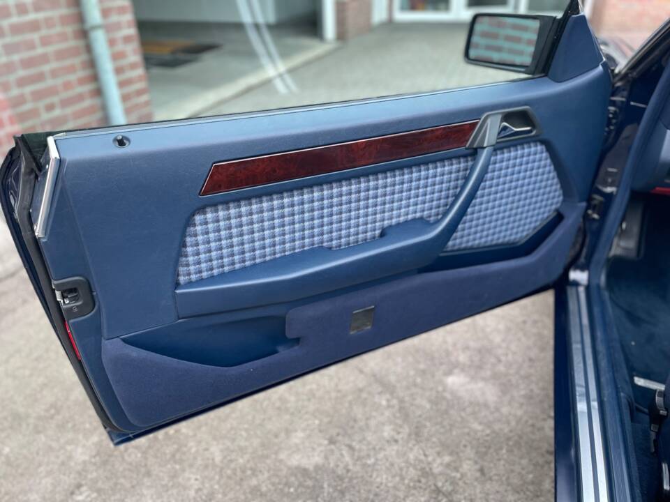 Image 6/25 of Mercedes-Benz E 200 (1996)