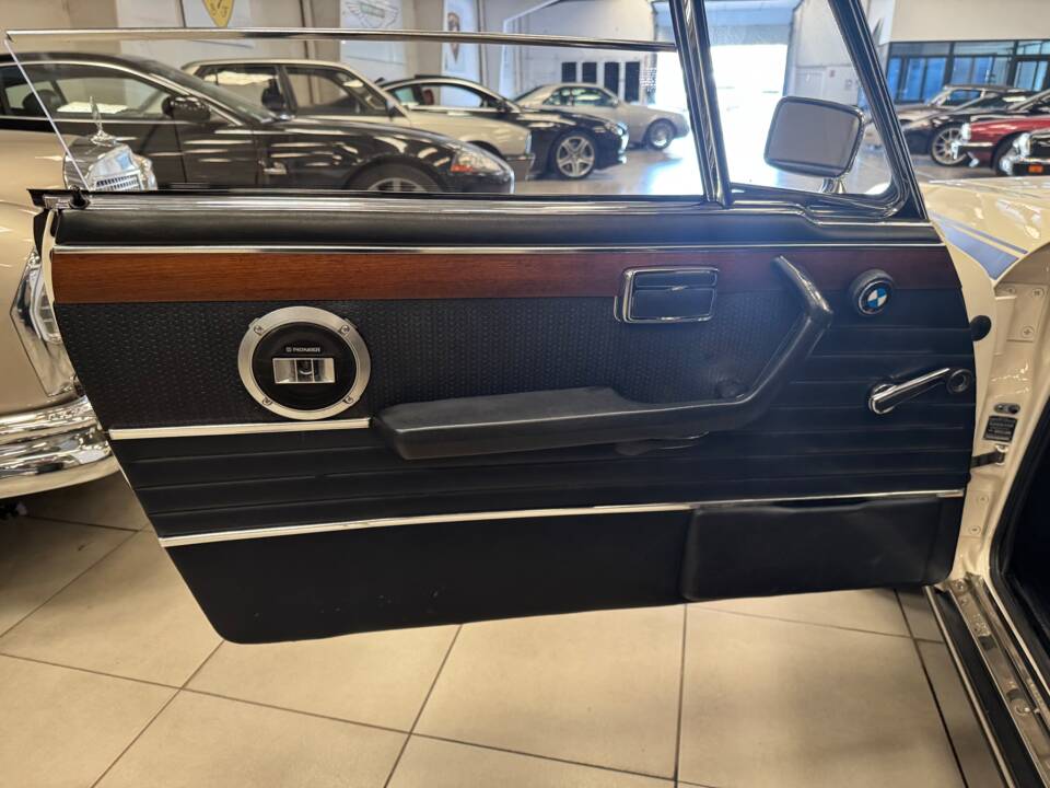Image 22/35 of BMW 3.0 CS (1974)