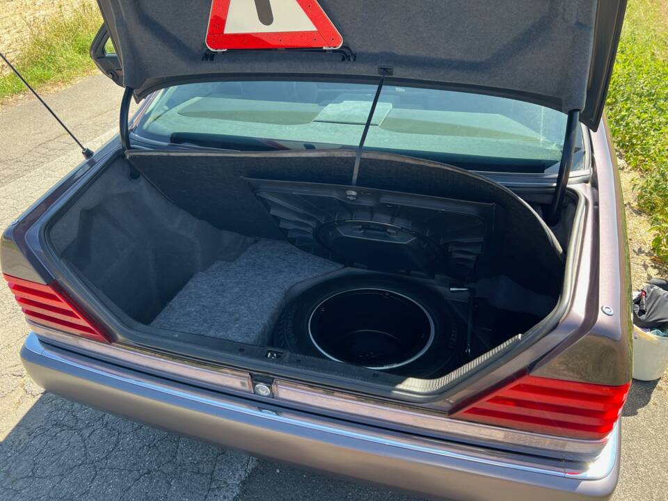Immagine 10/32 di Mercedes-Benz 400 SE (1993)