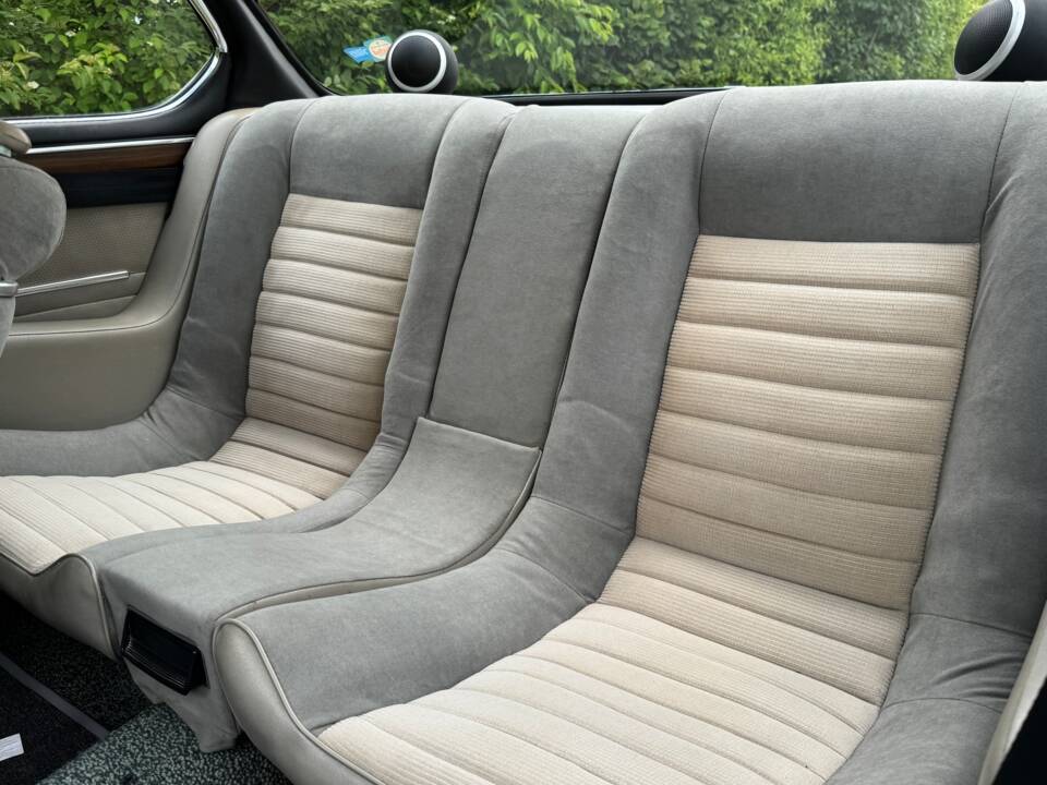 Image 36/73 of BMW 2,5 CS (1975)