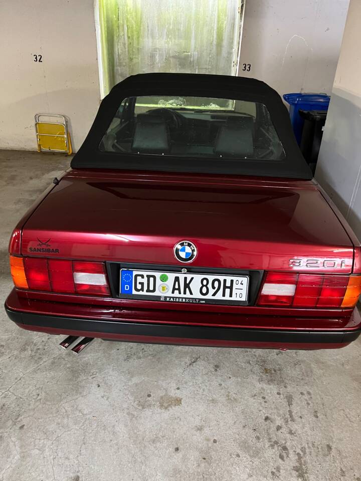 Immagine 2/4 di BMW 320i (1993)