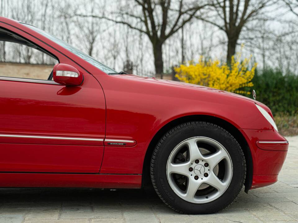 Immagine 14/50 di Mercedes-Benz C 220 CDI T (2003)