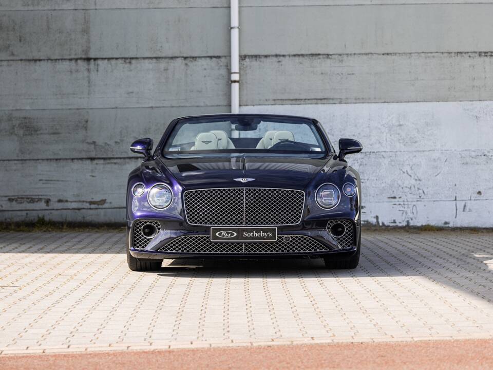 Imagen 2/22 de Bentley Continental GTC V8 (2020)