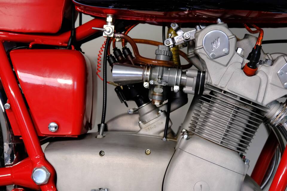 Image 9/99 of MV Agusta 750 Sport (1971)