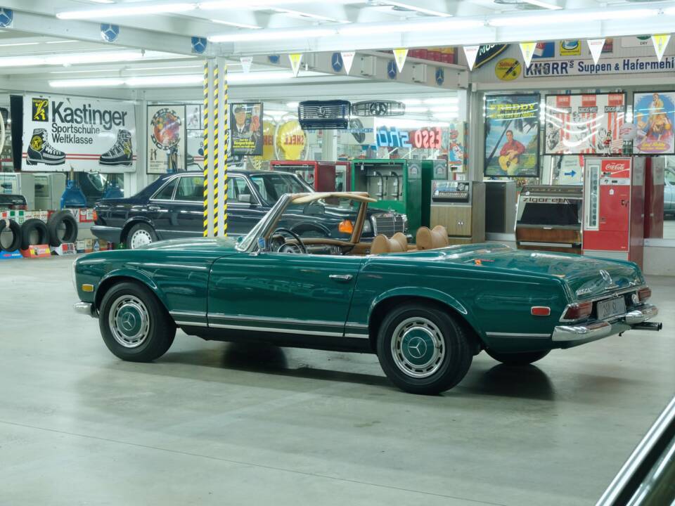 Image 7/50 de Mercedes-Benz 280 SL (1968)