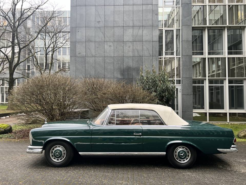 Afbeelding 3/29 van Mercedes-Benz 220 SE b (1962)