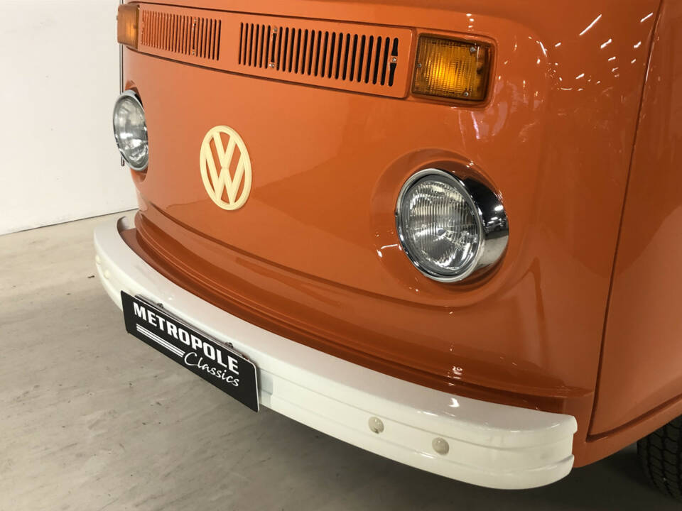 Bild 13/20 von Volkswagen T2b Pritsche (1977)