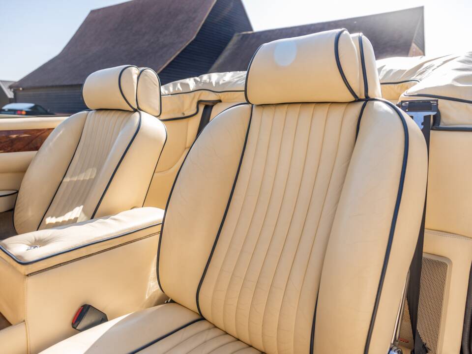 Image 40/57 de Aston Martin V8 Vantage Volante (1989)