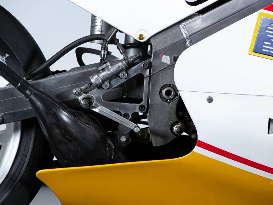 Bild 37/50 von Honda DUMMY (1992)