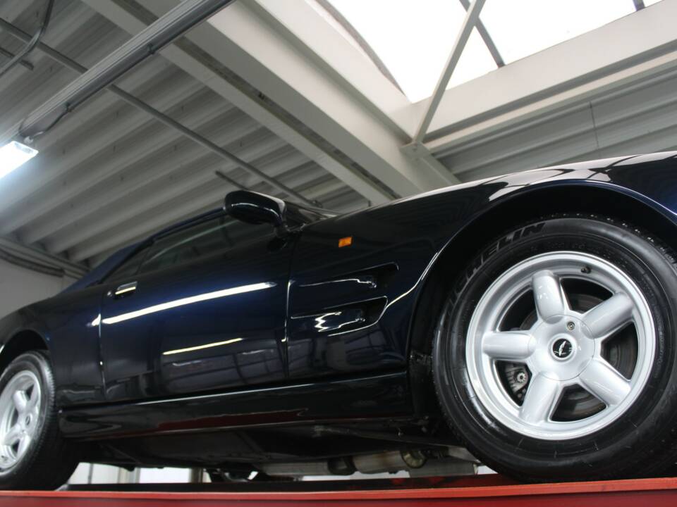 Image 9/50 of Aston Martin Virage Volante (1994)