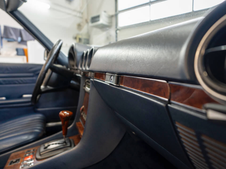 Immagine 28/33 di Mercedes-Benz 500 SL (1985)