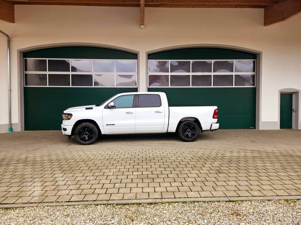 Image 5/62 of Dodge Ram 1500 (2020)