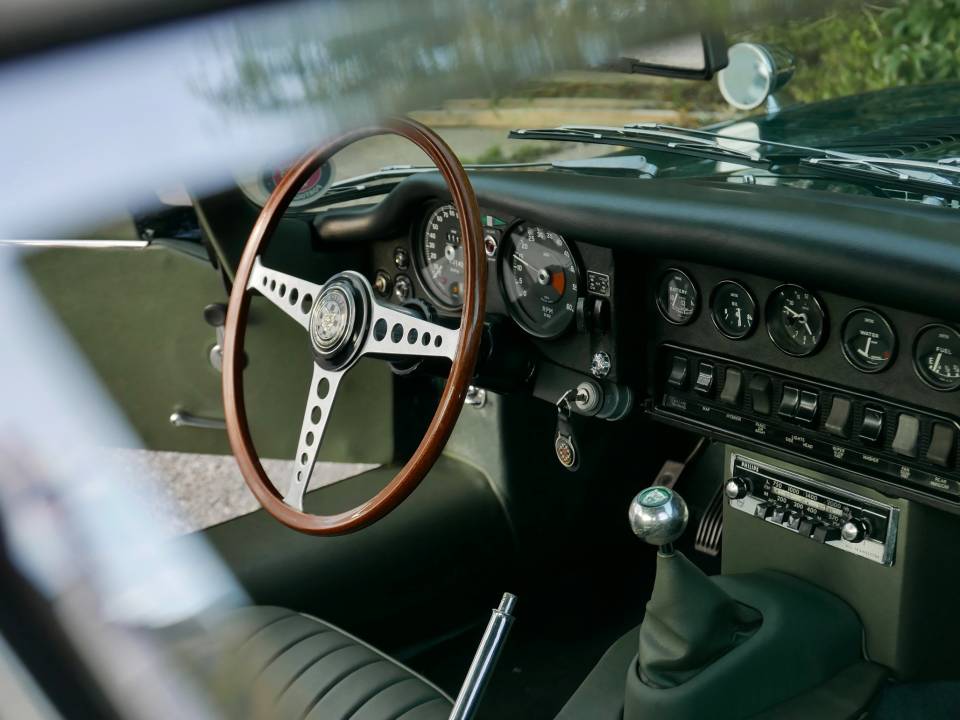 Immagine 33/50 di Jaguar E-Type (1968)