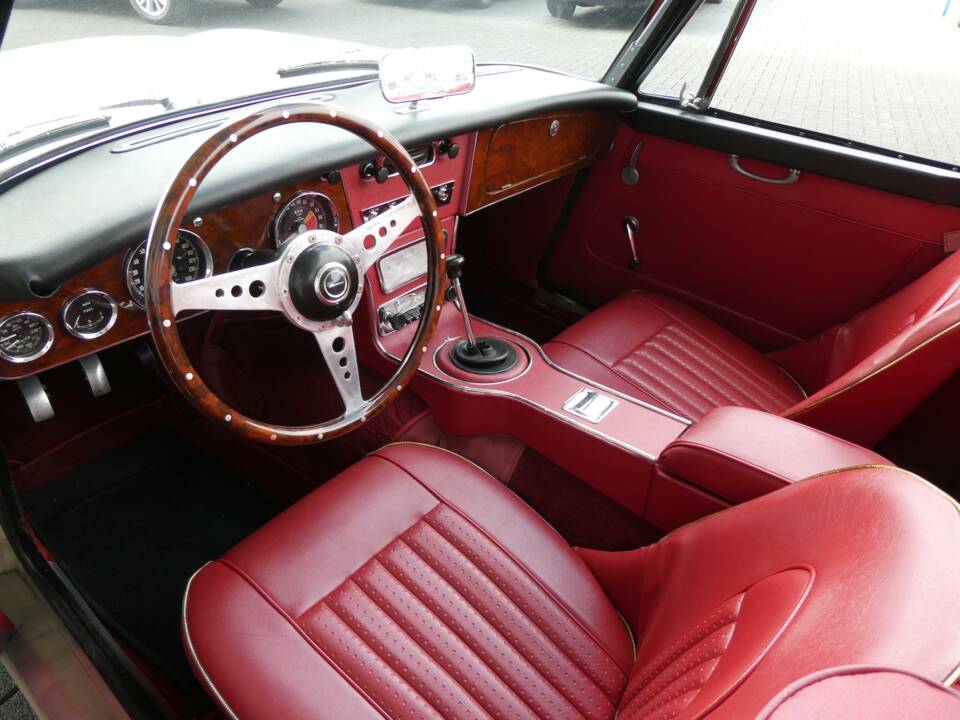 Immagine 9/28 di Austin-Healey 3000 Mk III (BJ8) (1966)