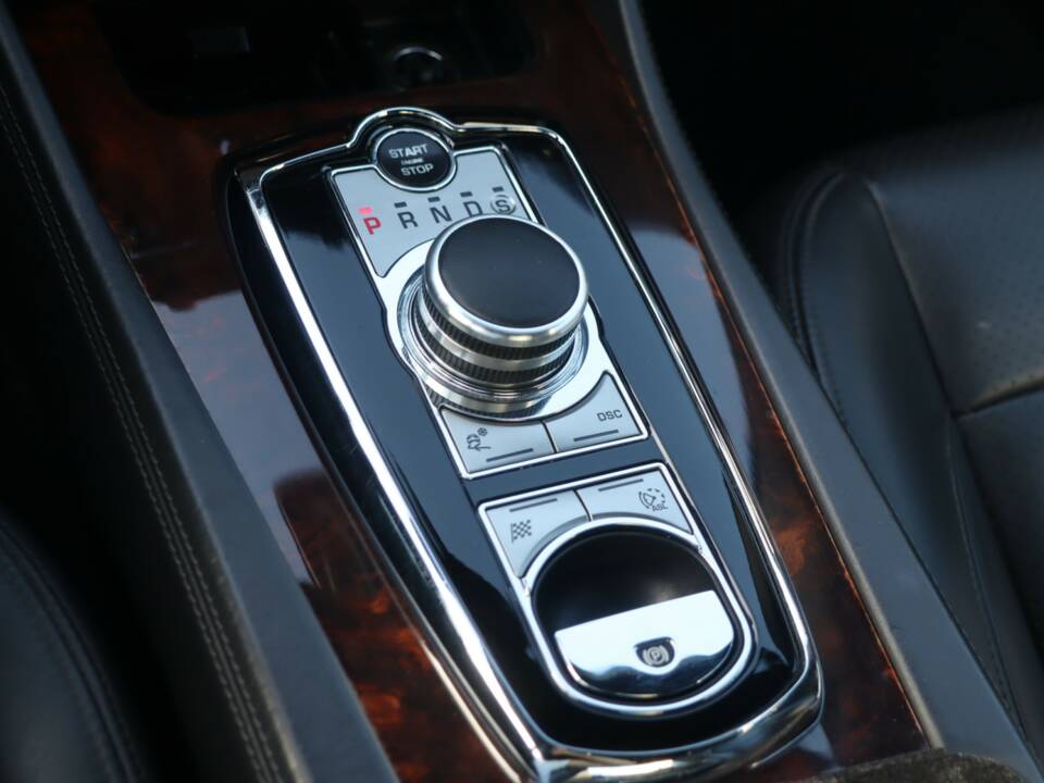 Image 23/50 of Jaguar XKR (2010)