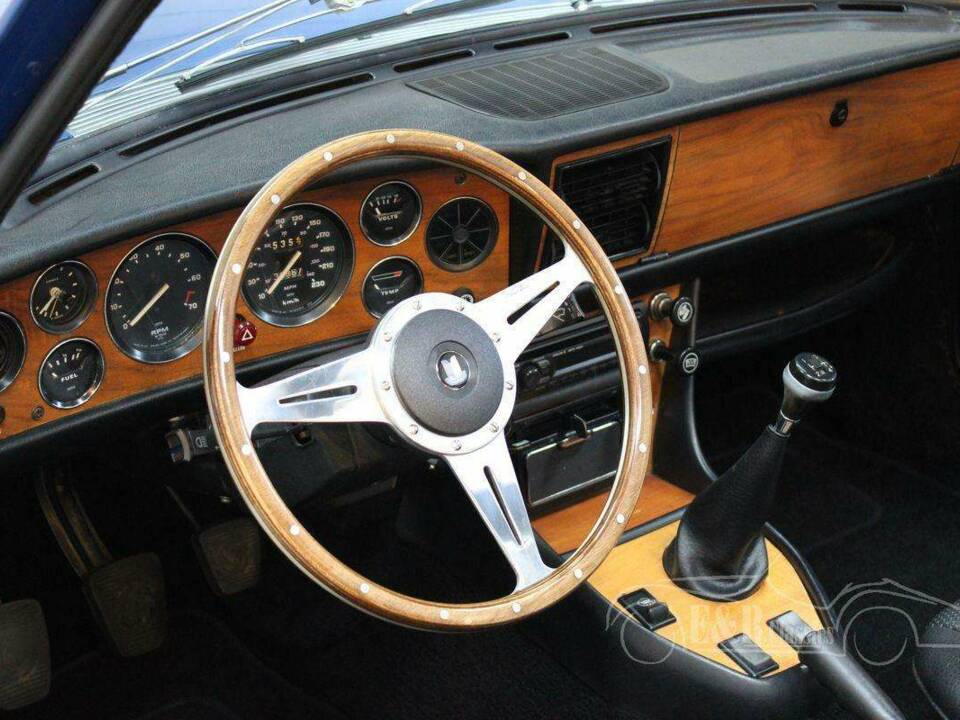 Image 2/19 of Triumph Stag (1975)